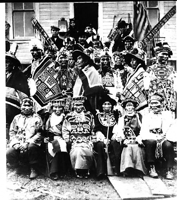 Индейские вожди собрались на потлач 1904 год